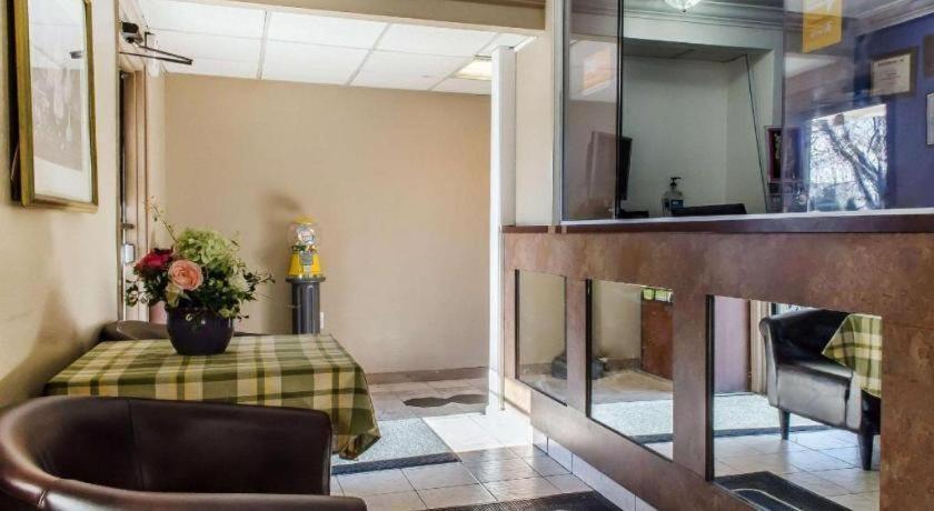 Rodeway Hotel